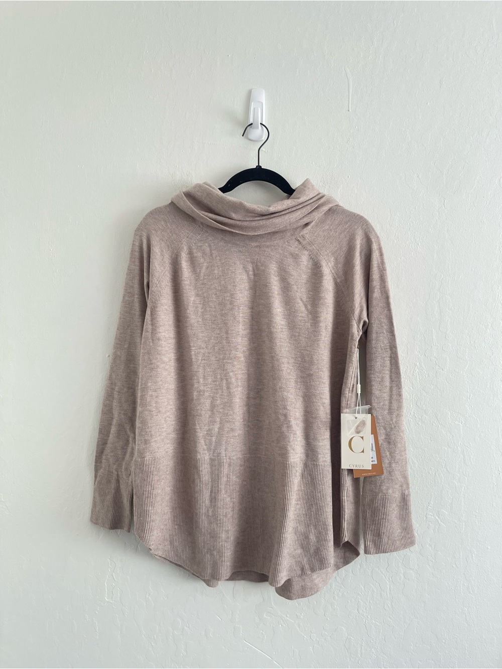 NWT Cyrus Beige Cowl Neck Knit Sweater Pull Over Relaxed Womens Size Medium